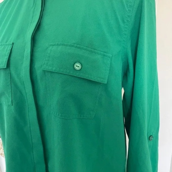 Forever 21 | Green Button-Down Collar Blouse with Front Pockets | Size S - Picture 4 of 9